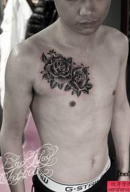 edessä rinnassa ruusu tatuointi malli