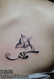 modello tatuaggio tatuaggio petto carino bellezza