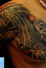 класичні татуювання для риб чоловічого грудей