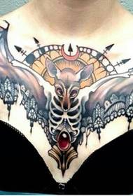 tatuaggio di pipistrello personalità petto bellezza