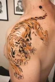 ilang magagandang dibdib hemi Shoulder Tiger Tattoo Pattern