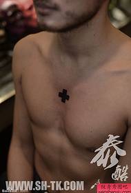 męska klatka piersiowa jeden wzór tatuażu Krzyż Wiary