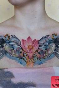 vrouw borst kleur Vissen Tattoo patroon