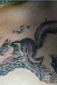 motivo tatuaggio scoiattolo: immagine tatuaggio tatuaggio scoiattolo petto