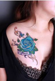 dívky přední hrudník módní hezký barevný obrázek růže tetování