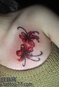 ljepota na prsima boja lilija tetovaža uzorak