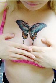 最抢眼的女性胸部蝴蝶纹身图片图片