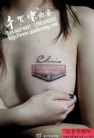 skaistumkopšanas krūtīs populārā alternatīvā kabata Tetovējums ar burtiem
