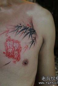 muški bambus s prsima s kineskim uzorkom tetovaže