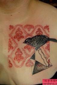 Dámsky hrudník so špeciálnym vzorom pre tetovanie vtákov