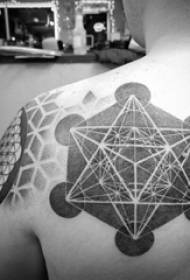 Immagine geometrica creativa del tatuaggio dei ragazzi del modello geometrico del tatuaggio