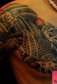 moški prsni koš klasičen napol pik litij ribe vzorec tatoo