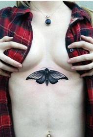 vẻ đẹp Một hình xăm bướm đẹp và phong cách trên ngực