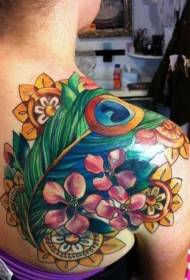 pluma de pavo real de cor de ombreiro de moza nova escola con patrón de tatuaxe de flores