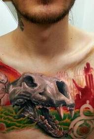 speciale tatuaggio sul petto prepotente