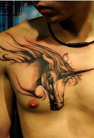 personlig mode manliga bröstet stilig enhörning tatuering bild