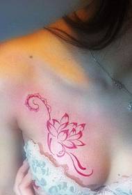 seksualus grožio krūtinė tik gražus raudonos lotoso tatuiruotės paveikslėlis