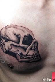 disegno del tatuaggio del cranio di bellezza alternativa alternativo petto anteriore maschile