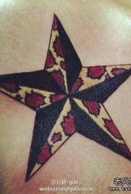 Yara maza 'kirji mai sanyi kirji pentagram tattoo tattoo