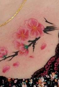 rintatatuointikuvio: rinnan väri luumu-tatuointikuvio