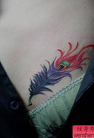 девојка груди модна боја перје тетоважа узорак