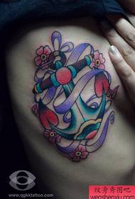 beauty side chest Modello di tatuaggio ancora molto popolare