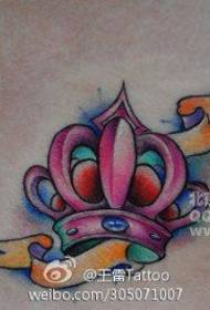 skjønnhet Brystfarge krone tatoveringsmønster