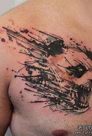 u pettu di l'omu bello è feroce in mudellu di tatuaggi di panda