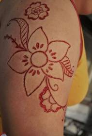 плече вирізати кров'ю подряпано квітковий візерунок татуювання