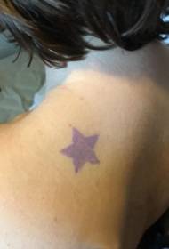 farba päťcípej hviezdy tetovanie dievča rameno farba päťbodovej hviezdy tetovanie obrázok
