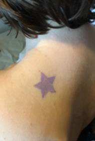 immagine tatuaggio stella stella a cinque punte di colore spalla colore tatuaggio stella stella a cinque punte