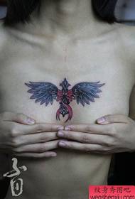 peito de nenas Patrón de tatuaxe cruzada popular popular