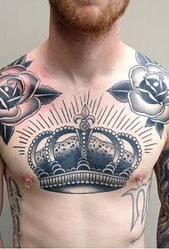 immagine di tatuaggio di personalità maschile petto moda atmosfera corona