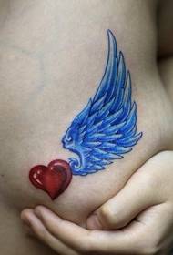 modello del tatuaggio della donna: modello del tatuaggio delle ali di amore di colore di petto