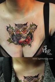 dívky přední hrudník módní roztomilý sova tetování vzor