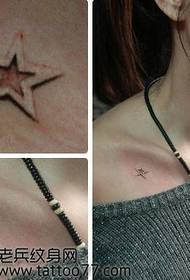 pięcioramienny wzór tatuażu gwiazdy w klatce piersiowej stereo