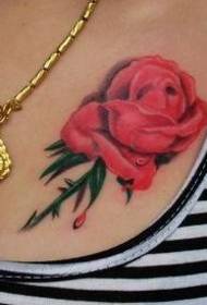 rintatatuointikuvio: suosittu klassinen rinnassa väri ruusu tatuointi malli