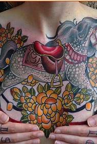 个性女性胸口时尚好看的彩色木马纹身图片