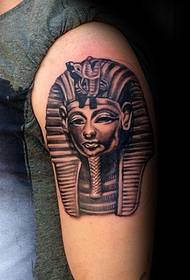 肩の3Dエジプト像のタトゥーパターン