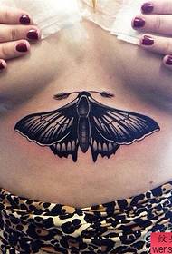 tatuaggio donna falena petto funziona