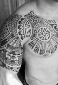 Half A e hoʻolālā i nā kāne kāne ʻanā poʻokela i ke kiʻi ʻoni manu ʻōiwi