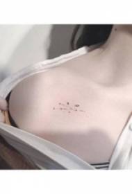 девојке рамена црна једноставна линија деликатна слика планета тетоважа