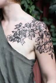 Apreciado por tatuaxe de flores de ombreiro clavícula para nenas