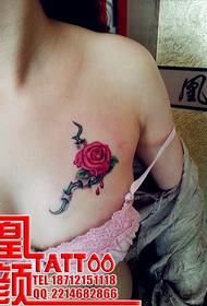 安慶黃岩藝術紋身秀酒吧紋身作品：胸滴血玫瑰紋身圖案