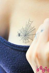 Dada wanita seksi apik gambar gambar tato web spider