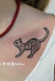 modello di tatuaggio di bellezza petto moda totem gatto
