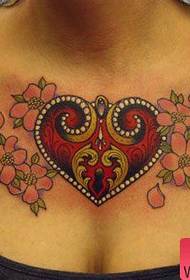 piękna skrzynia pięknie popularny wzór tatuażu miłości