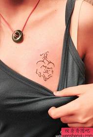 момиче гърдите сладък поп котка татуировка модел