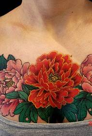 skønhed brystet pæon tatoveringsmønster