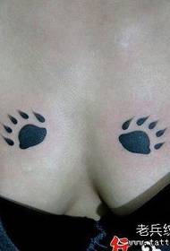 modello di tatuaggio di zampa di totem alternativo petto femminile